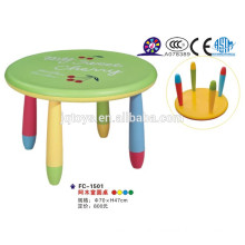 Table en plastique pour enfants durable et colorée avec chaise colorée